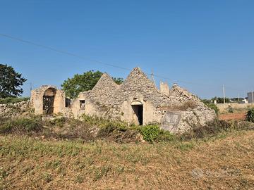 Trulli da ristrutturare con terreno