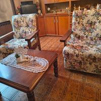 divanoletto con 2 poltrone e tavolino