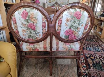 Poltroncina e due sedie