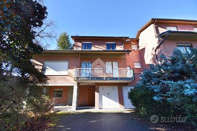 VILLA A SCHIERA D'ANGOLO A IVREA