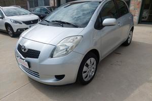Toyota Yaris 1.0 benzina 5 porte Sol