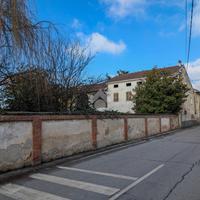 CASA SEMINDIPENDENTE A MOTTA DE' CONTI