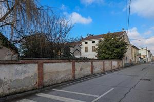 CASA SEMINDIPENDENTE A MOTTA DE' CONTI