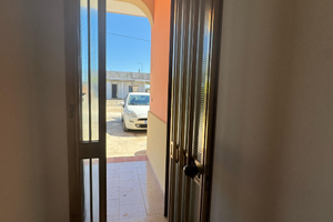 Immobile con terreno a km 1,5 da aradeo