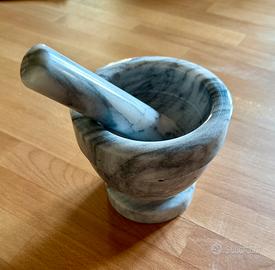 Mortaio con pestello in marmo venato grigio/bianco