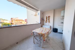 Bivano luminoso al primo piano con veranda