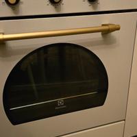 cucina ,armadio e parete attrezzata 