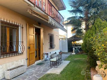 Villa di 100 m² con 3 locali e box auto doppio a Q