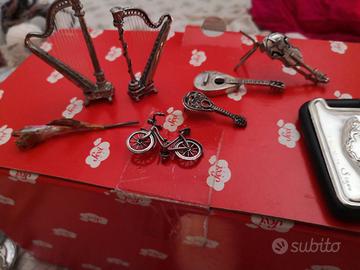 piccoli oggetti da collezione 