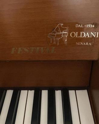 Pianoforte verticale perfettamente funzionante