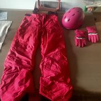 Pantaloni, guanti, caschetto, occhiali da sci 