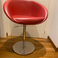 Poltroncina Pedrali rossa girevole