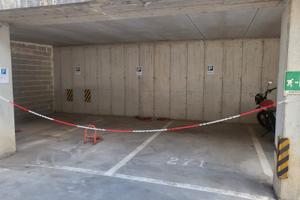 6 posti auto coperti e chiusi da cancelli