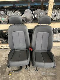 Interno completo Audi Q2 2023
