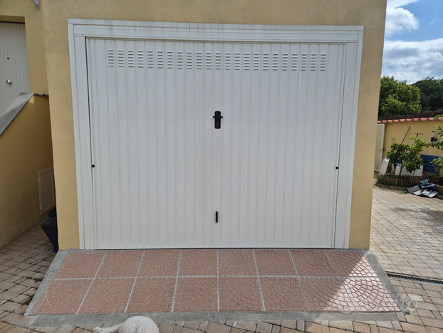 Porta basculante per garage