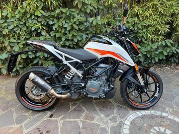 Ktm duke 390 euro 5 + garanzia + quickshifter+