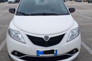 LANCIA Ypsilon 1.2 69 CV 5 porte Gold