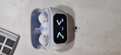 Cuffie con schermo sulla custodia