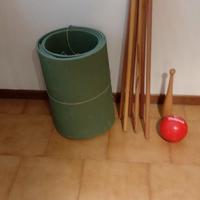 diversi attrezzi per ginnastica