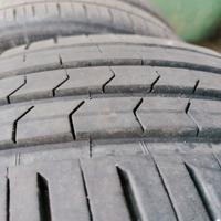 Quattro pneumatici 225/50 R 17