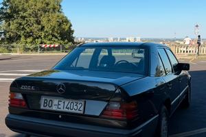 Mercedes-Benz 200 E (W124)