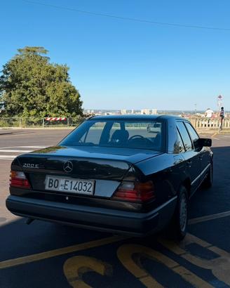 Mercedes-Benz 200 E (W124)