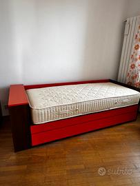 LETTO SINGOLO A DOGHE CON COMODINO