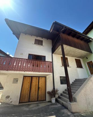 Casa con rustico indipendente, ampio garage e orto