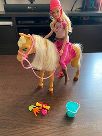Barbie balla con il suo cavallo Twaine