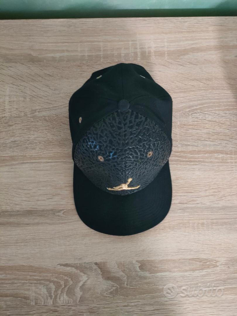 Cappello jordan 2025 nero oro