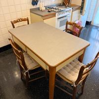 Tavolo da cucina con 4 sedie in legno