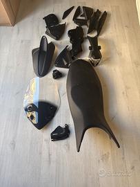 plastiche e sella ypermotard 821