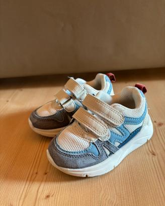 Sneakers bimbo Okaidi numero 21