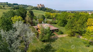 VILLA SINGOLA A LANGHIRANO