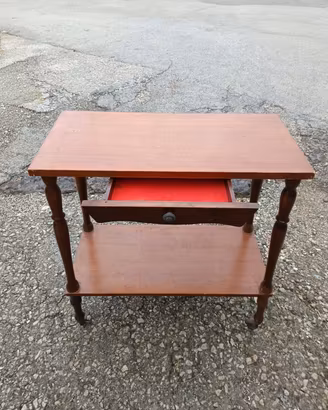 Tavolino con cassetto 