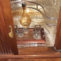 Mobile bar con radio e giradischi a valvole