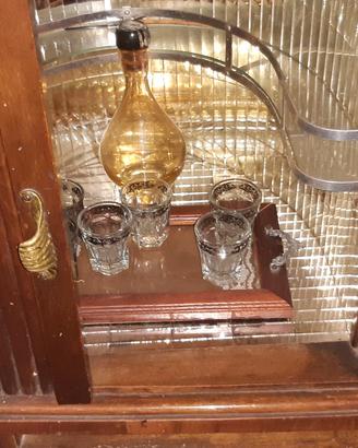 Mobile bar con radio e giradischi a valvole