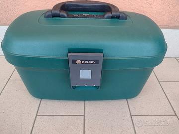 Beauty case Delsey rigido, chiusura sicurezza.