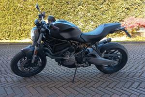 Monster 821
