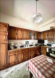 Casa indipendente di 222 m² con 3 locali e box aut