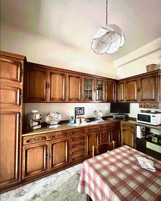 Casa indipendente di 222 m² con 3 locali e box aut
