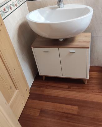 Mobiletto sotto lavabo.