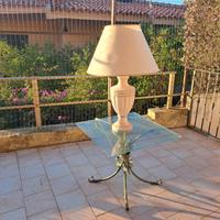 Lampada e tavolino 