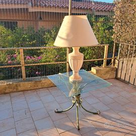 Lampada e tavolino 