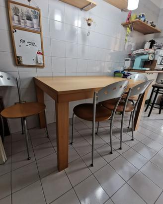 tavolo cucina/soggiorno con 6 sedie