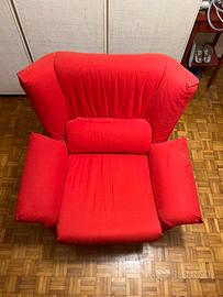 Poltrona relax rossa imbottita stile vintage