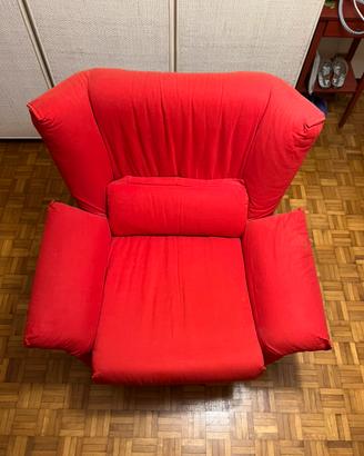Poltrona relax rossa imbottita stile vintage