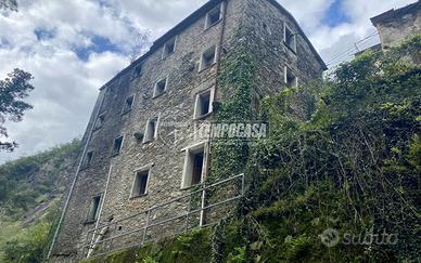 Casa indipendente a Massa 4 locali