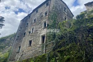 Casa indipendente a Massa 4 locali