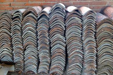 Circa 700 antichi coppi fatti a mano